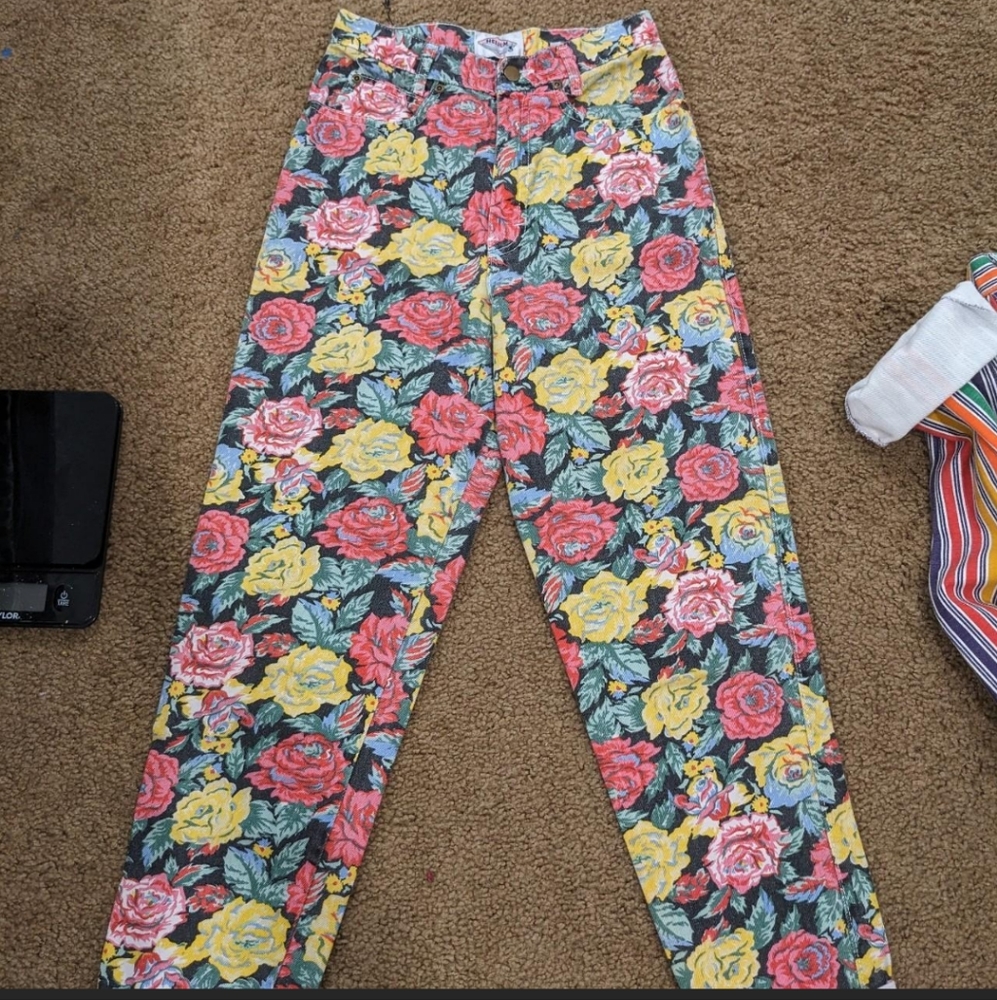 Flower print vintage jeans by the brand Helium.